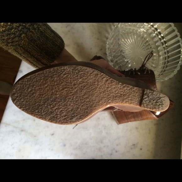 Cute ZARA leather wedges - Picture 3 of 4